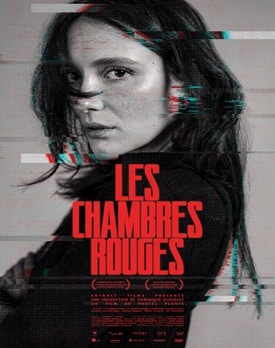 Scenă din Red Rooms 2023 film online, Kelly-Anne investigând cazul criminalului în serie.