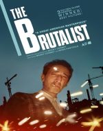 Scenă din The Brutalist 2024 film, arhitectul contemplă un proiect grandios.