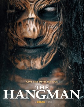 Scenă tensionată din The Hangman 2024 online subtitrat HD, cu Leon explorând pădurea întunecată.