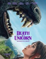 Scenă din filmul Death of a Unicorn cu inorogul rănit și personajele în pădure, în atmosfera unui moment dramatic.