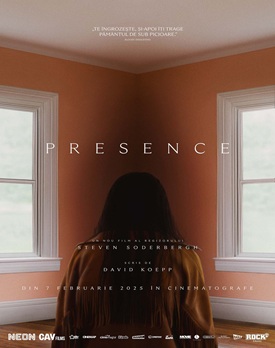 Scenă tensionată din Presence 2024 film online subtitrat, cu familia confruntându-se cu o prezență invizibilă.