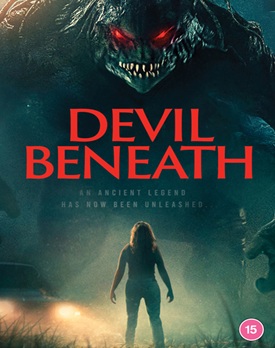 Scenă din Devil Beneath film online subtitrat – frații descoperă creatura în pădurea întunecată